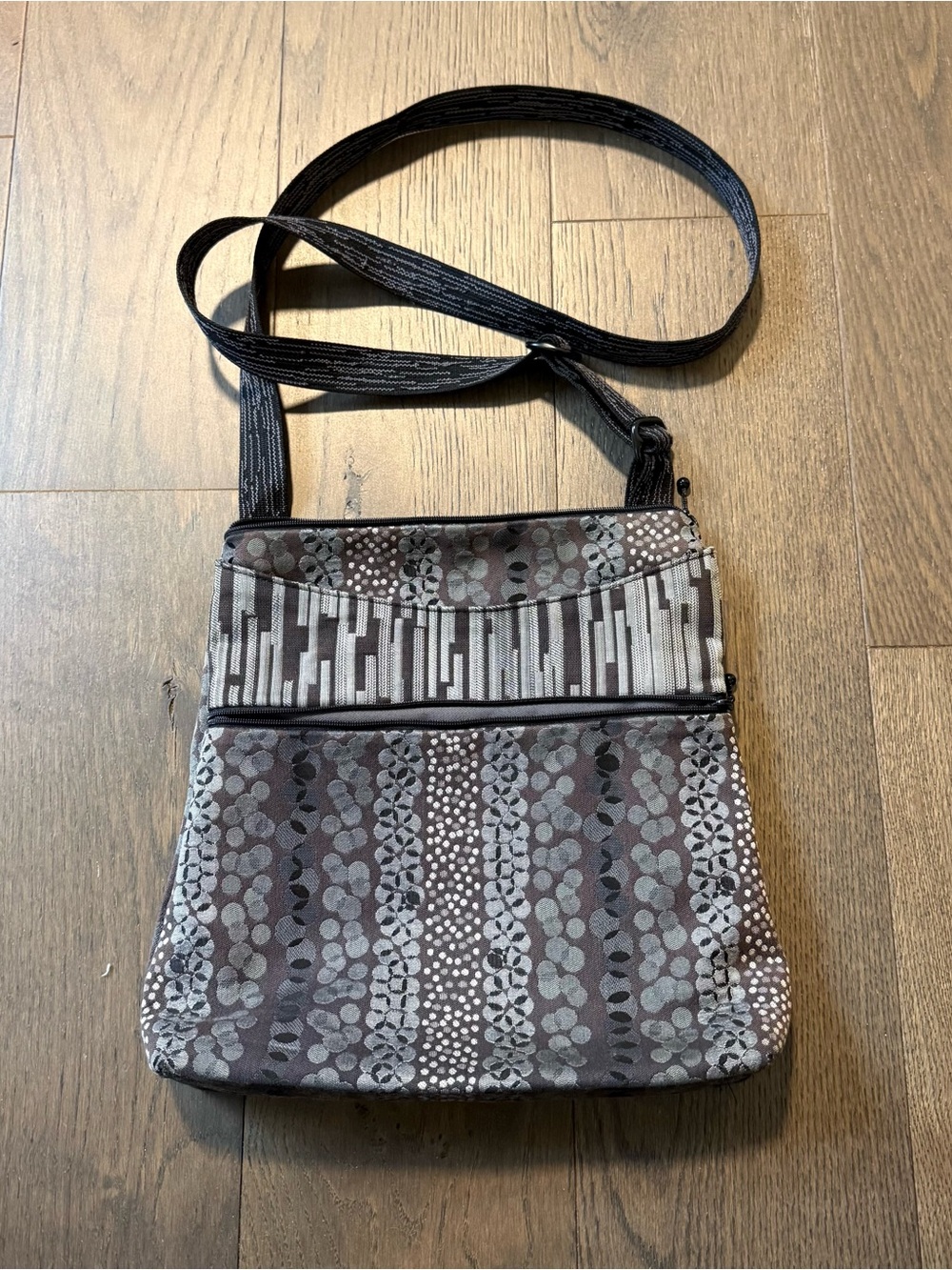Maruca Spree Crossbody Bag. Grey/Brown Geometric Print. EUC